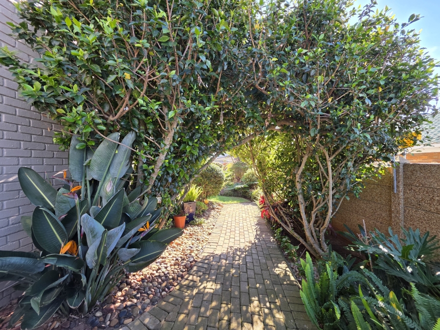 4 Bedroom Property for Sale in Wavecrest Eastern Cape